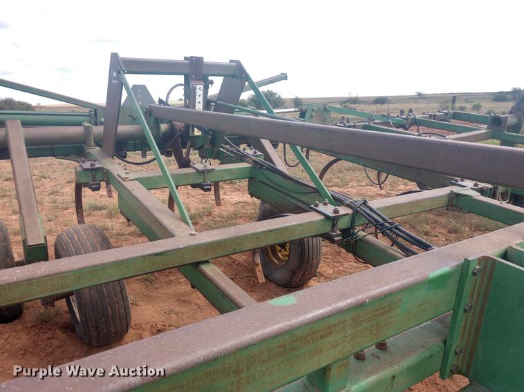 image for item DE6448 John Deere 680 chisel