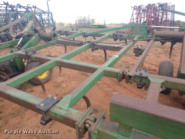 image for item DE6448 John Deere 680 chisel