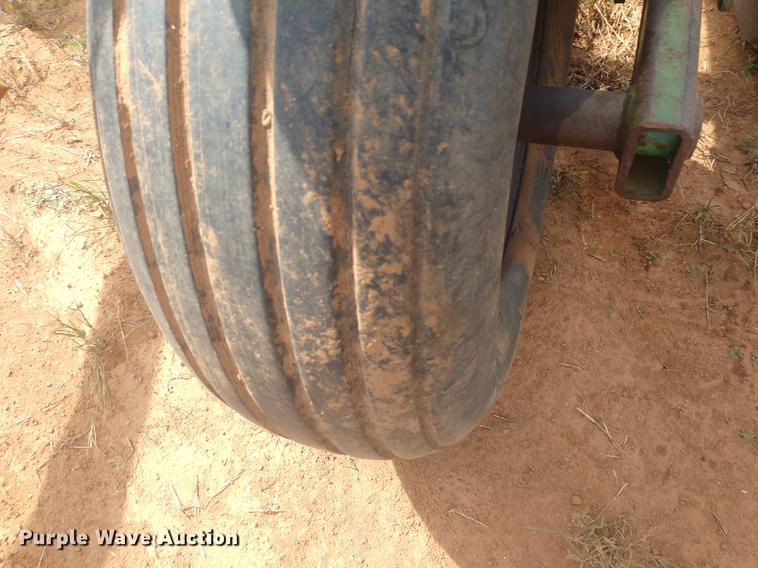 image for item DE6448 John Deere 680 chisel