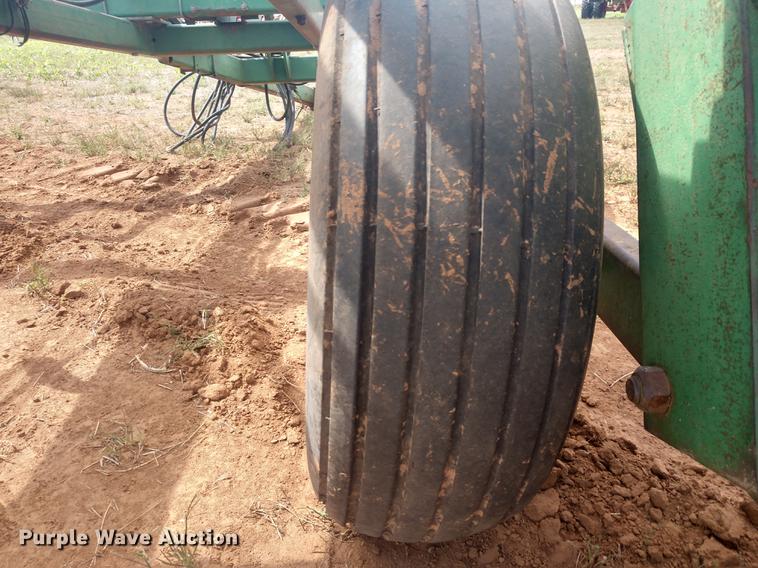 image for item DE6448 John Deere 680 chisel