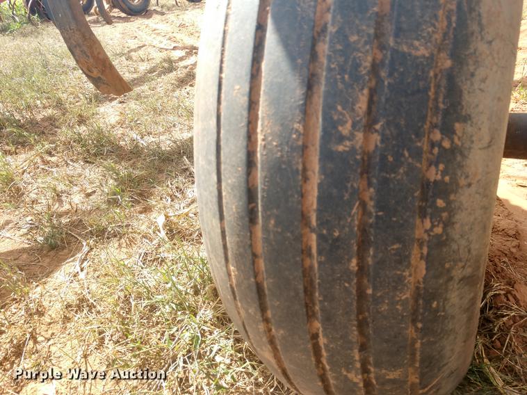 image for item DE6448 John Deere 680 chisel