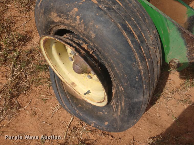 image for item DE6448 John Deere 680 chisel