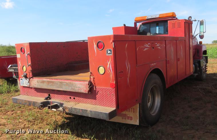 image for item DE6452 1996 Chevrolet Kodiak utility truck