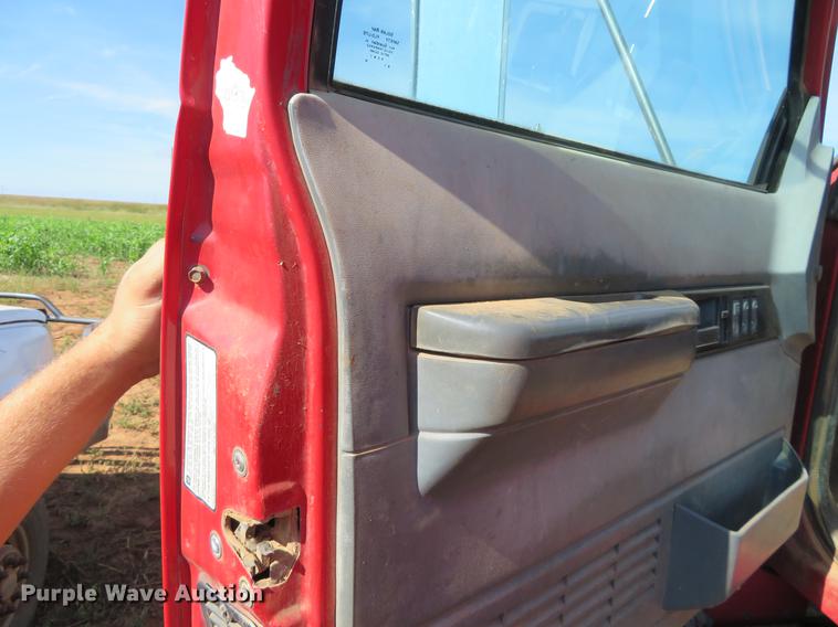 image for item DE6452 1996 Chevrolet Kodiak utility truck