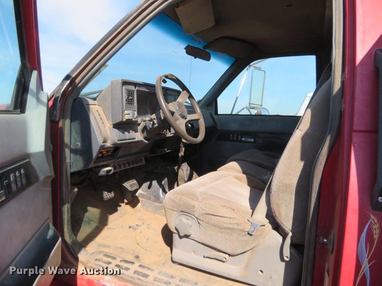 image for item DE6452 1996 Chevrolet Kodiak utility truck