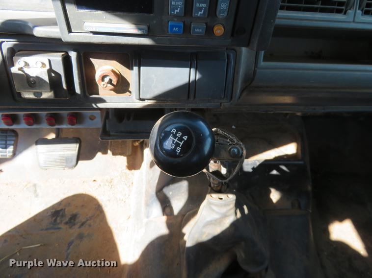 image for item DE6452 1996 Chevrolet Kodiak utility truck