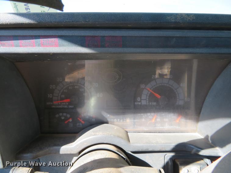 image for item DE6452 1996 Chevrolet Kodiak utility truck