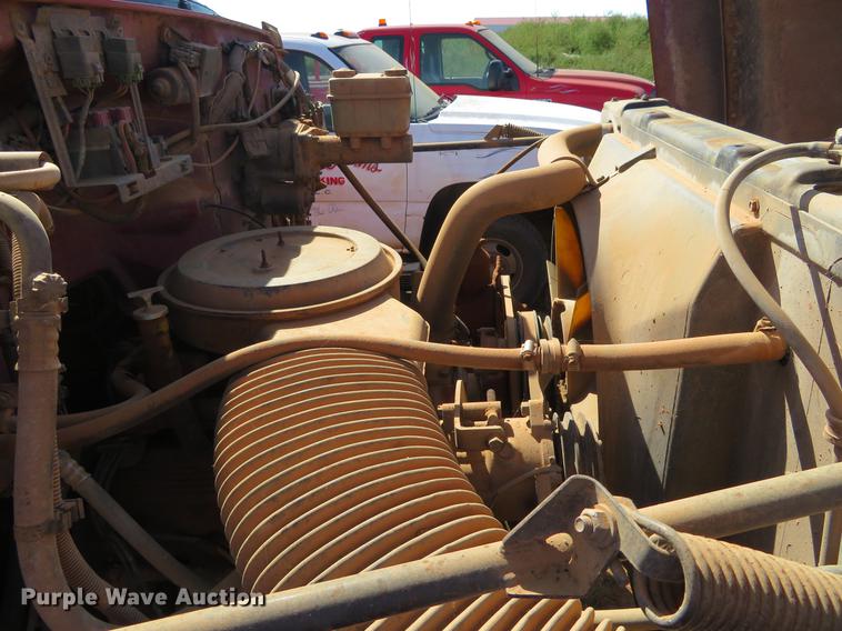 image for item DE6452 1996 Chevrolet Kodiak utility truck