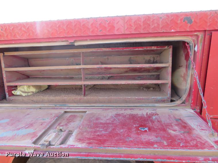 image for item DE6452 1996 Chevrolet Kodiak utility truck