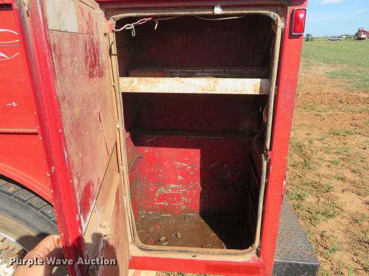 image for item DE6452 1996 Chevrolet Kodiak utility truck