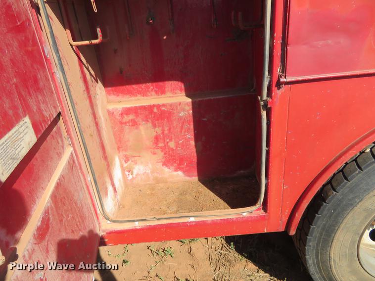 image for item DE6452 1996 Chevrolet Kodiak utility truck