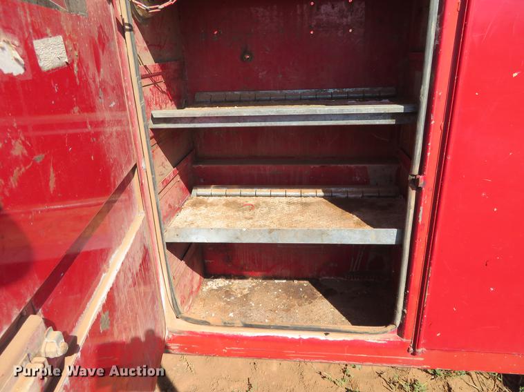 image for item DE6452 1996 Chevrolet Kodiak utility truck