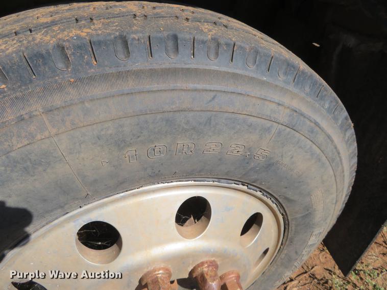 image for item DE6452 1996 Chevrolet Kodiak utility truck