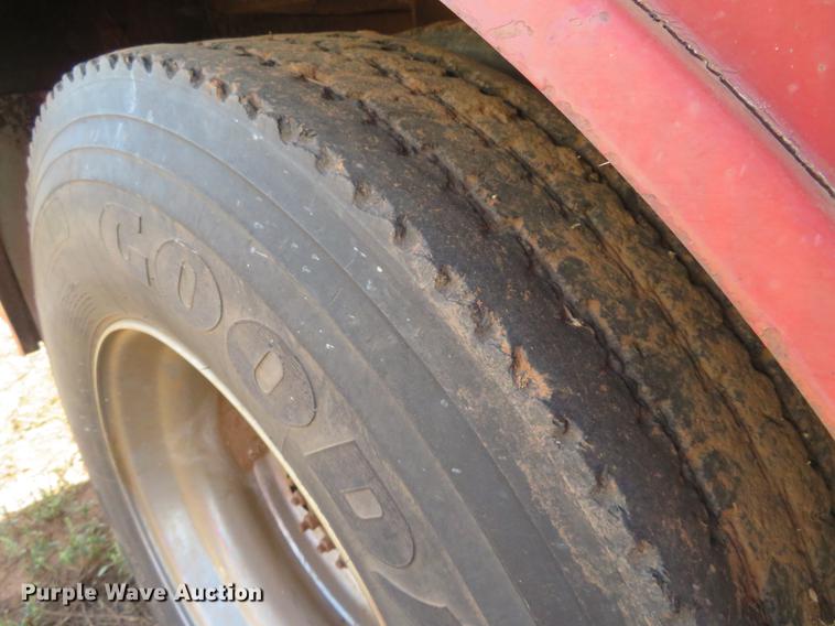 image for item DE6452 1996 Chevrolet Kodiak utility truck