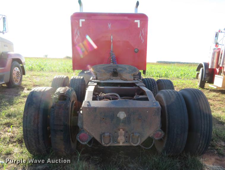 image for item DE6456 1985 Peterbilt 379 semi truck