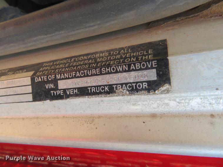 image for item DE6456 1985 Peterbilt 379 semi truck