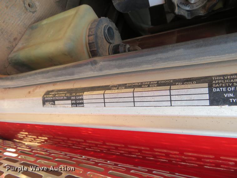 image for item DE6456 1985 Peterbilt 379 semi truck