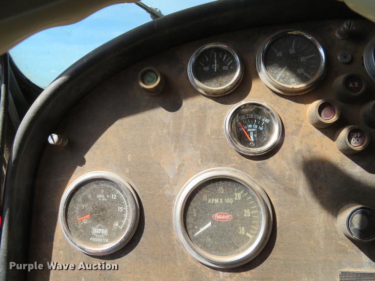 image for item DE6456 1985 Peterbilt 379 semi truck