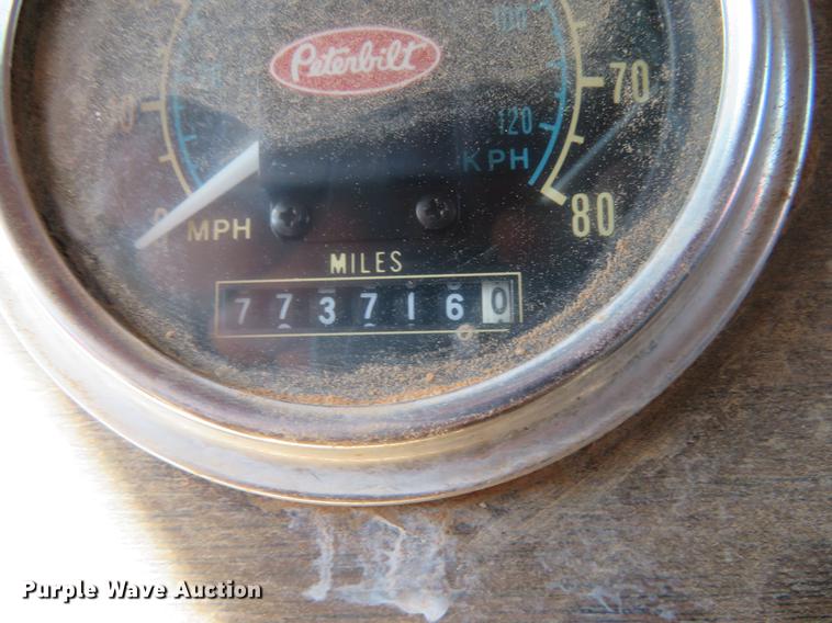 image for item DE6456 1985 Peterbilt 379 semi truck