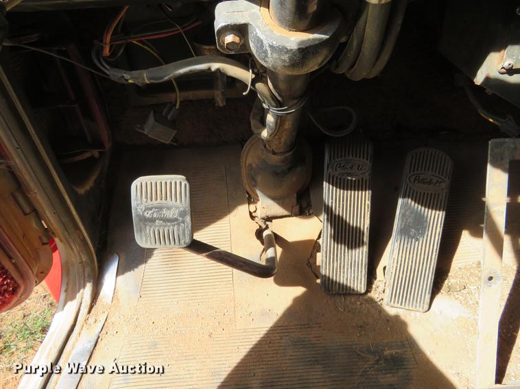 image for item DE6456 1985 Peterbilt 379 semi truck