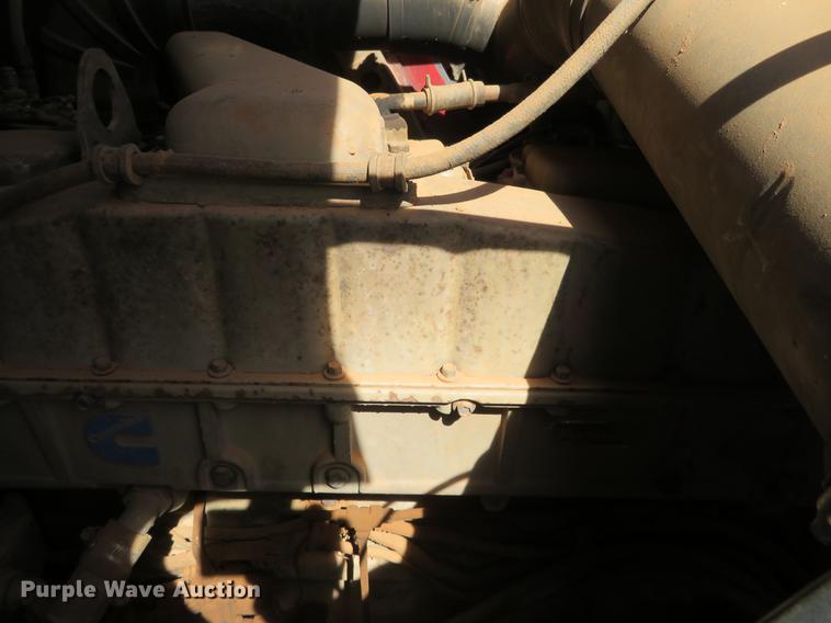 image for item DE6456 1985 Peterbilt 379 semi truck