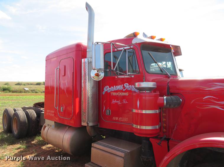 image for item DE6456 1985 Peterbilt 379 semi truck