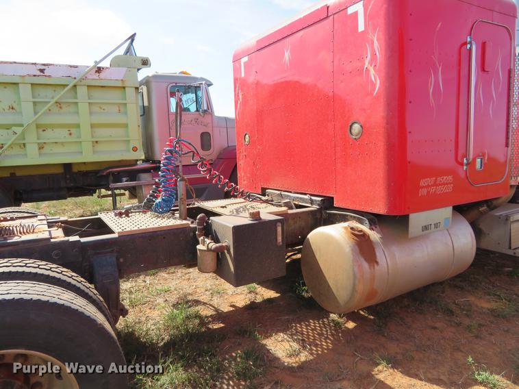 image for item DE6456 1985 Peterbilt 379 semi truck