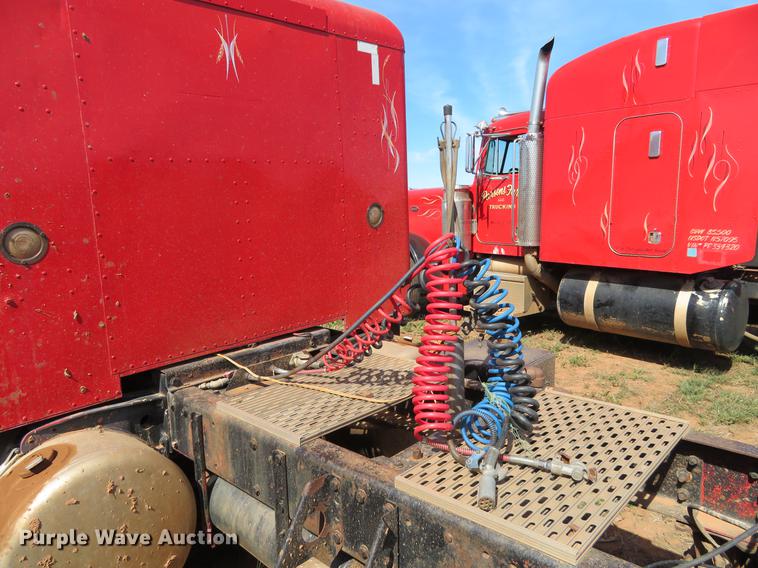 image for item DE6456 1985 Peterbilt 379 semi truck