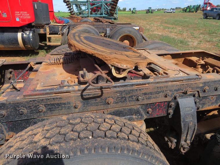 image for item DE6456 1985 Peterbilt 379 semi truck