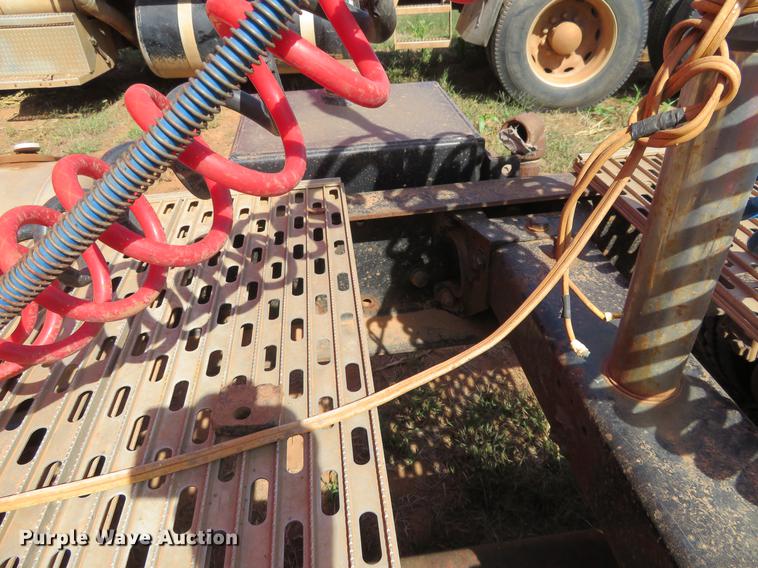 image for item DE6456 1985 Peterbilt 379 semi truck