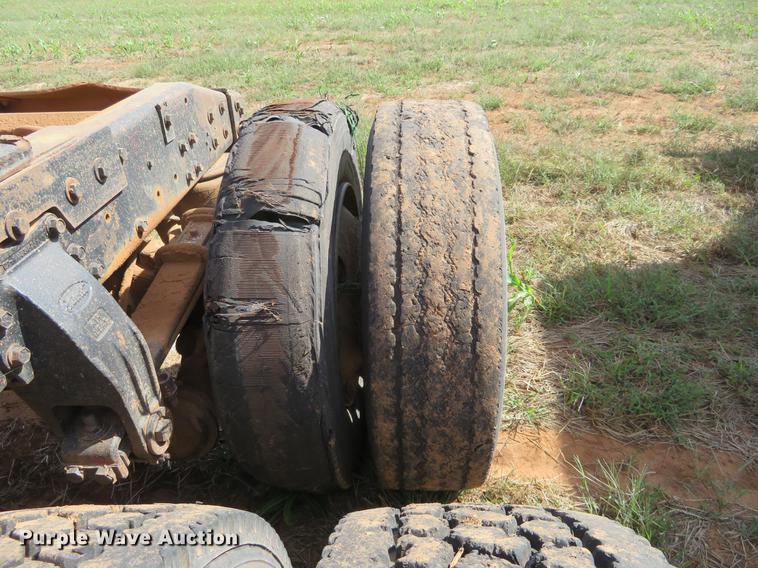 image for item DE6456 1985 Peterbilt 379 semi truck