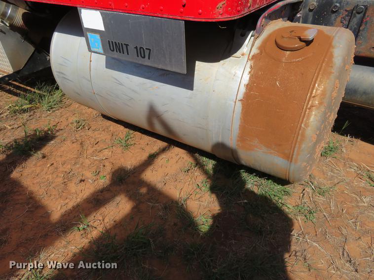 image for item DE6456 1985 Peterbilt 379 semi truck