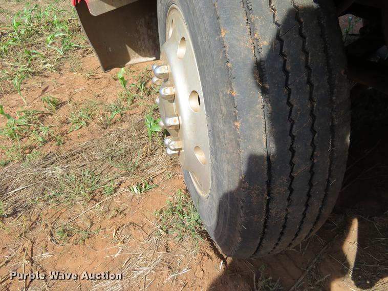 image for item DE6456 1985 Peterbilt 379 semi truck