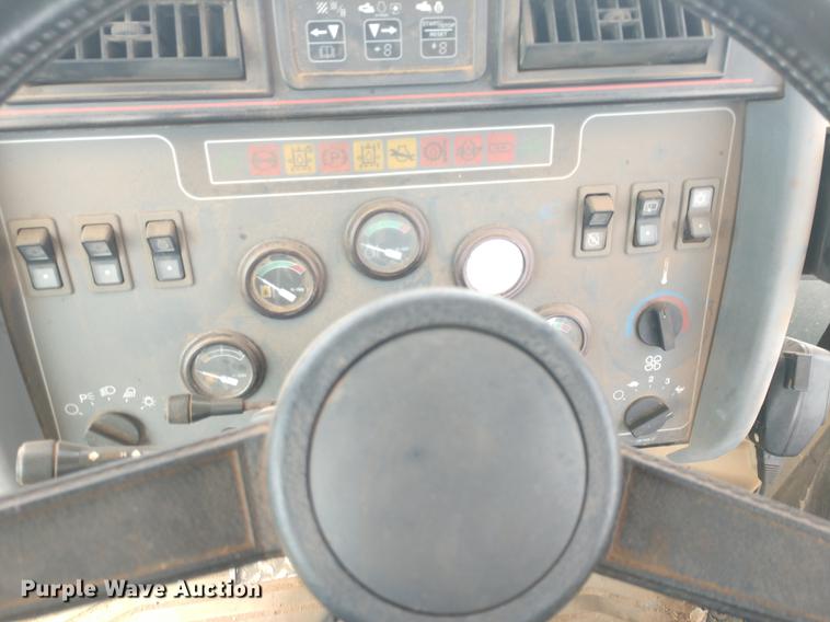 image for item DE6474 1998 Caterpillar Challenger 75E tractor