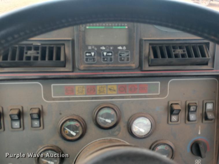 image for item DE6474 1998 Caterpillar Challenger 75E tractor