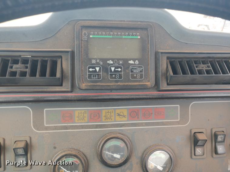 image for item DE6474 1998 Caterpillar Challenger 75E tractor