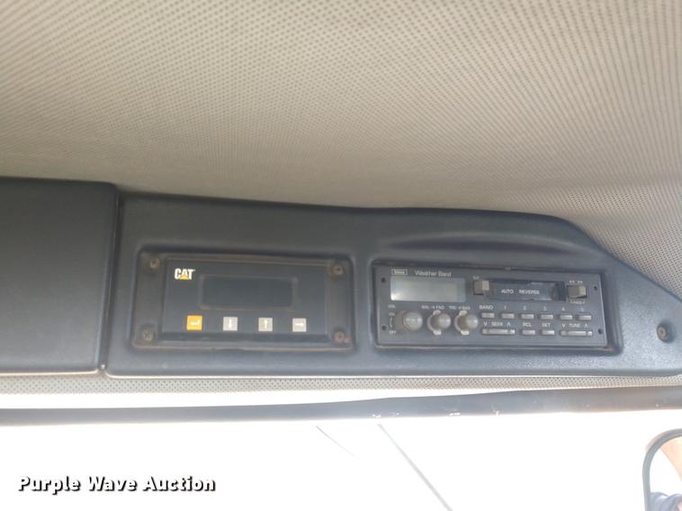 image for item DE6474 1998 Caterpillar Challenger 75E tractor