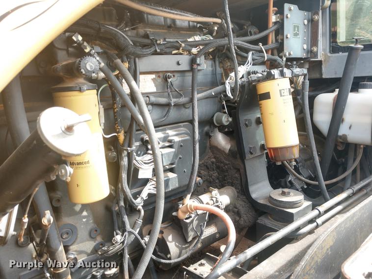 image for item DE6474 1998 Caterpillar Challenger 75E tractor