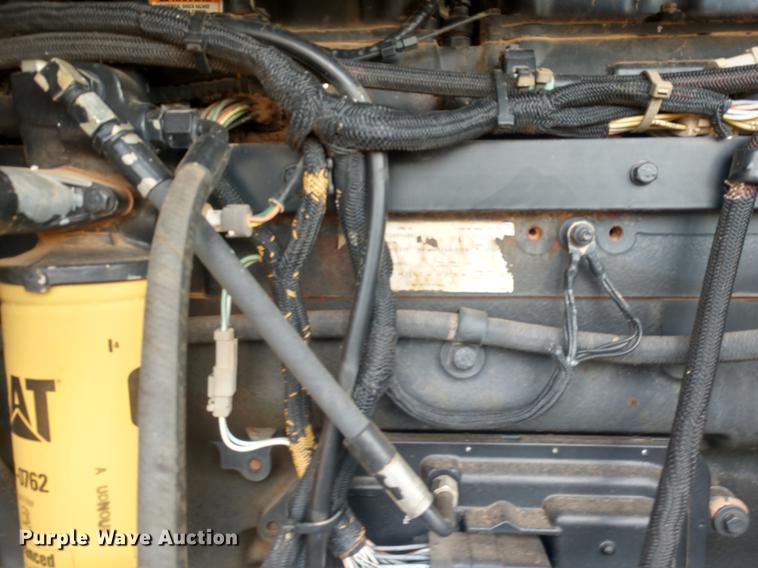 image for item DE6474 1998 Caterpillar Challenger 75E tractor