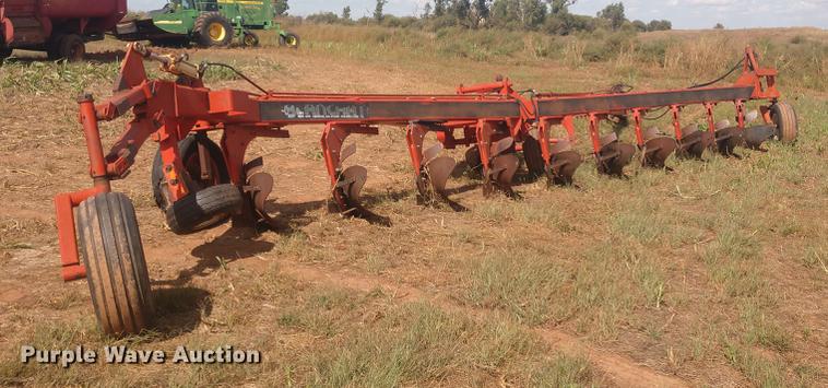 image for item DE6477 Blanchat 10 bottom plow