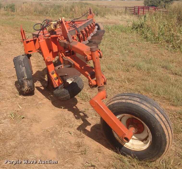 image for item DE6477 Blanchat 10 bottom plow