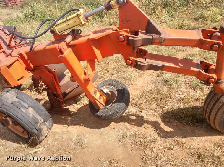 image for item DE6477 Blanchat 10 bottom plow