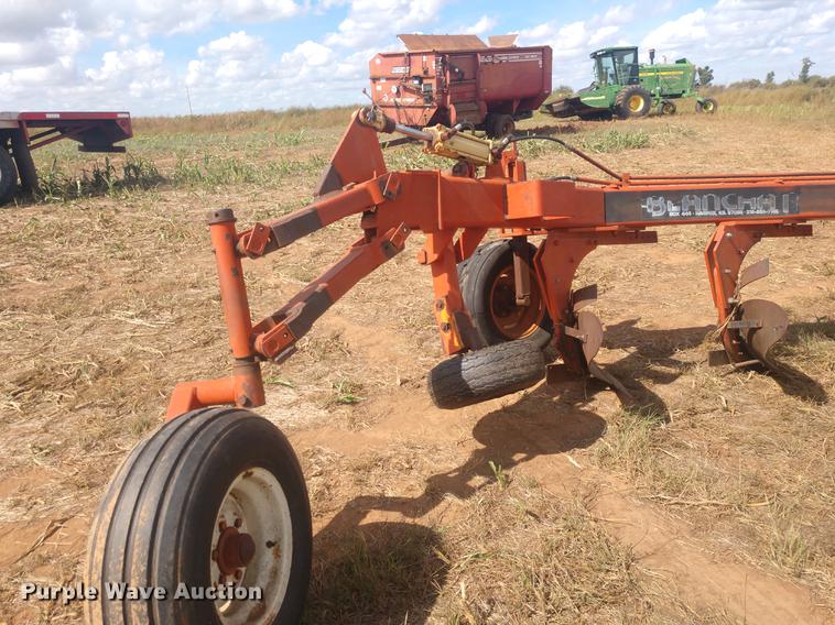 image for item DE6477 Blanchat 10 bottom plow