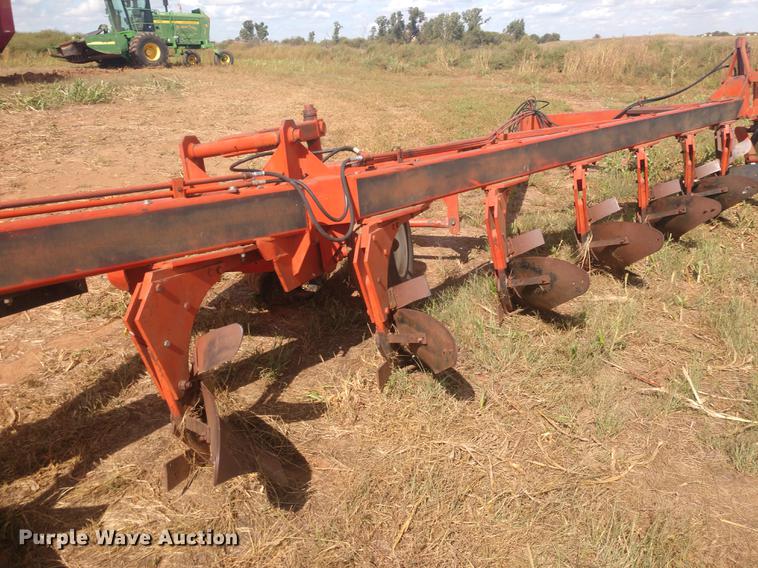 image for item DE6477 Blanchat 10 bottom plow
