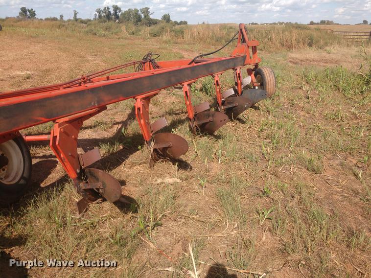image for item DE6477 Blanchat 10 bottom plow