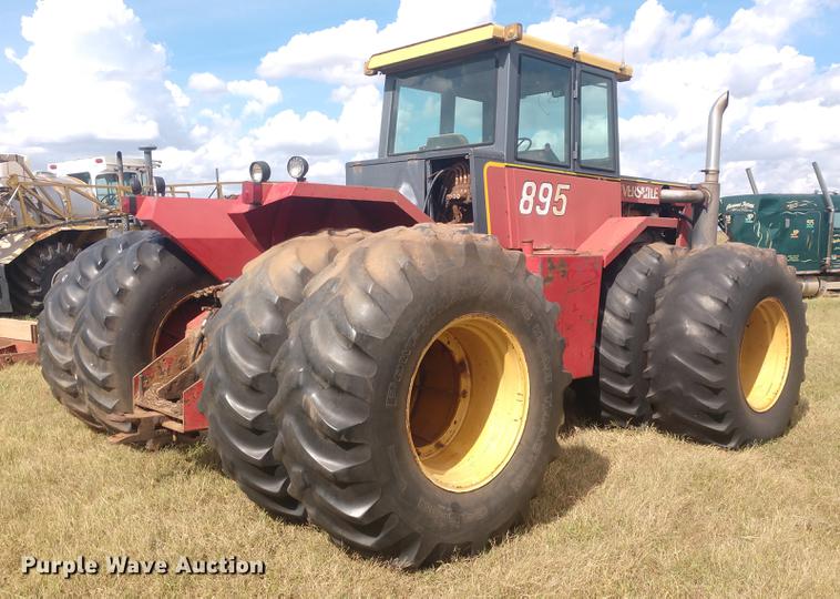image for item DE6482 Versatile 895 4WD tractor