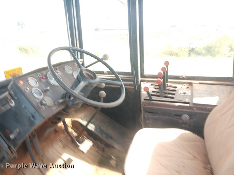 image for item DE6482 Versatile 895 4WD tractor