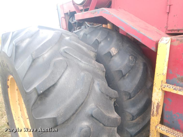 image for item DE6482 Versatile 895 4WD tractor