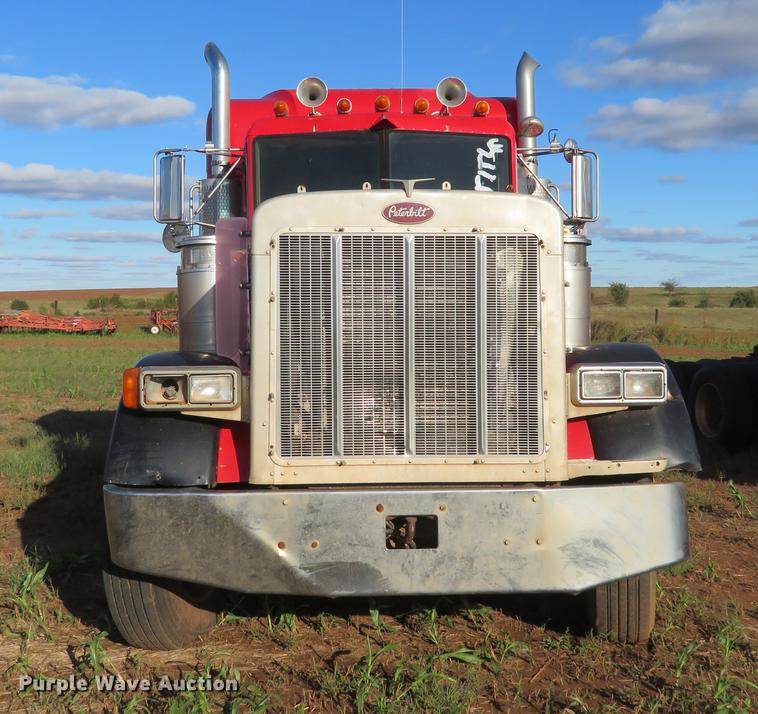 image for item DE6495 1993 Peterbilt 379 truck cab and chassis