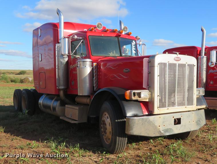 image for item DE6495 1993 Peterbilt 379 truck cab and chassis